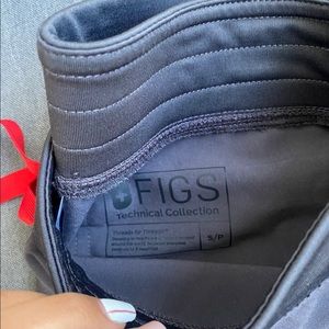 Figs pants Livingston basic, charcoal/red strings